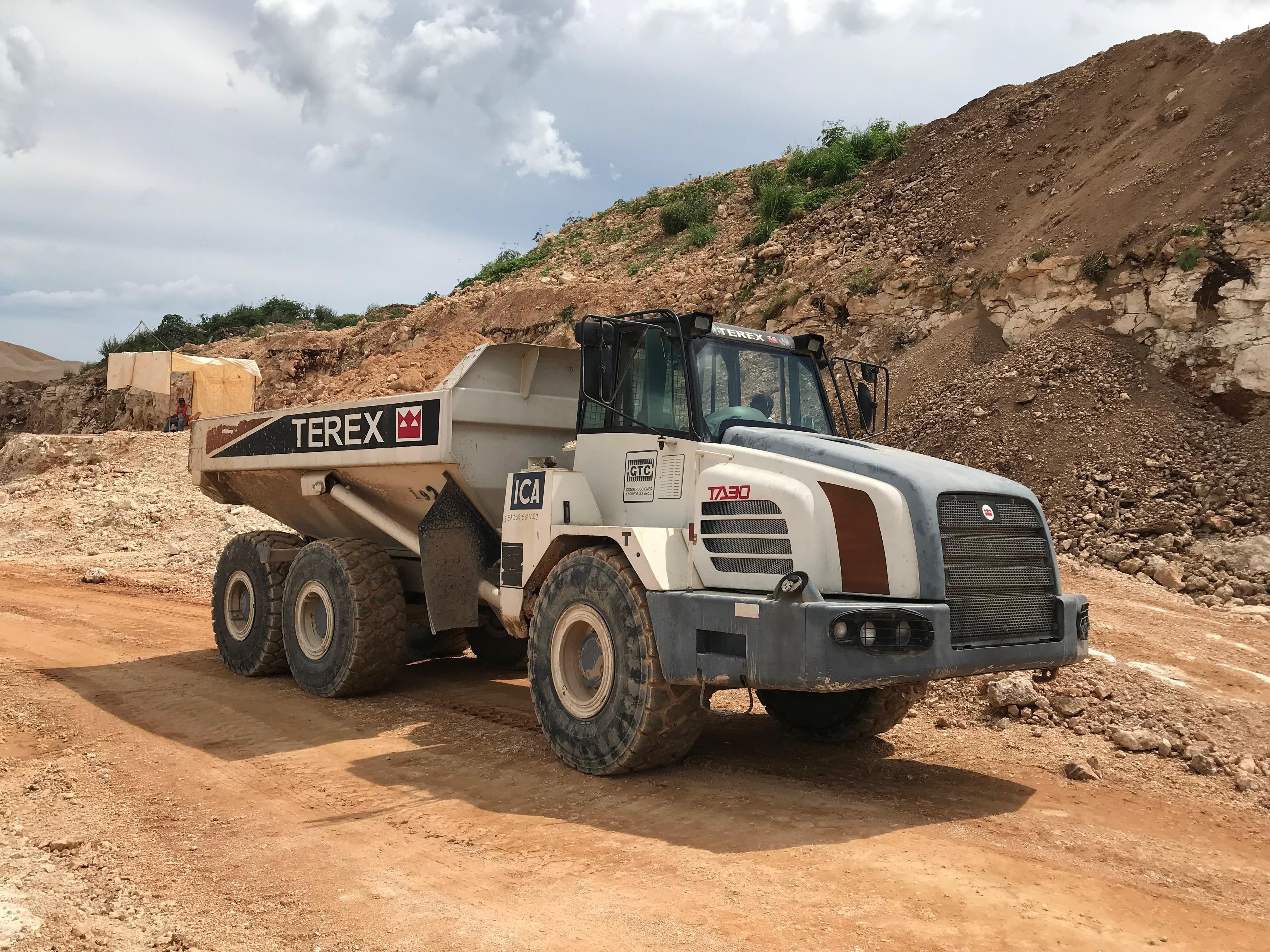 Camión articulado Terex TA30 de Grupo GTC de frente